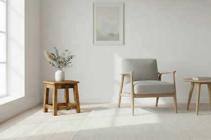 Kleiner Hocker aus Altholz mit Schublade